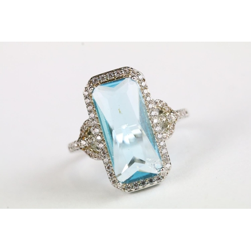 219 - A ladies sterling silver dress ring set with central blue stone, marked 925 to the inner shank.