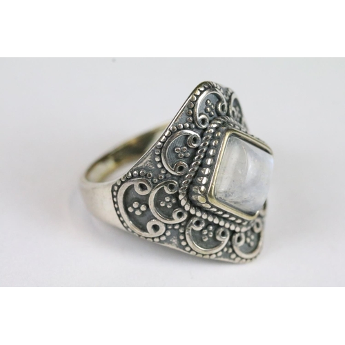 227 - A ladies sterling silver ring with central moonstone, marked 925 to the shank.