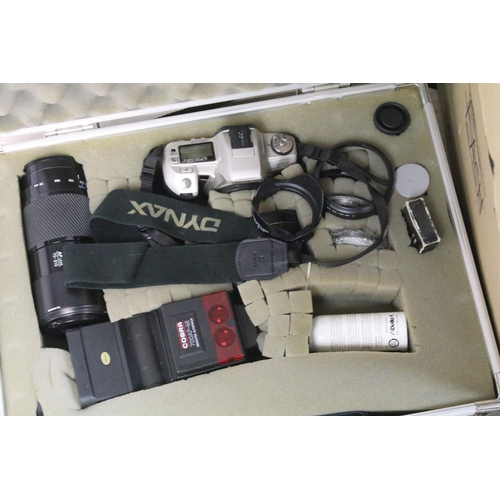 151 - Collection of cameras and camera equipment to include a Minolta505si super camera with AF lens 70-21... 