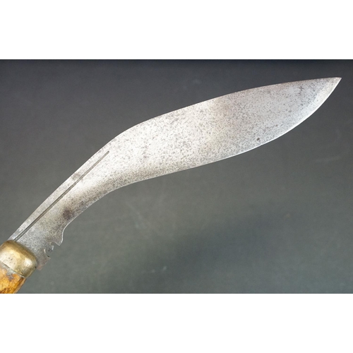 117 - A mid 20th century World War Two / WW2 era Kukri knife, heavy steel blade,  made in Daejeeling India... 