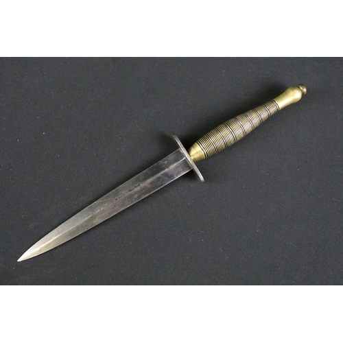 135 - A British World War Two Fairbairn sykes commando dagger, sterile with no markings complete with orig... 