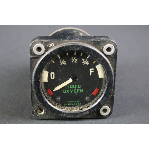 141 - A British military issued RAF / Air Ministry aircraft liquid oxygen display gauge.