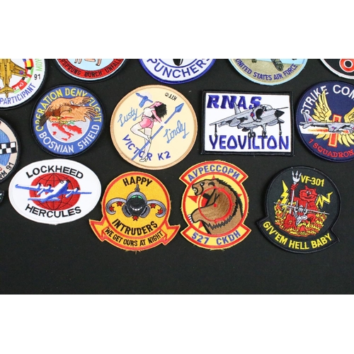 148 - A large collection of reproduction military and air force cloth badges and patches.