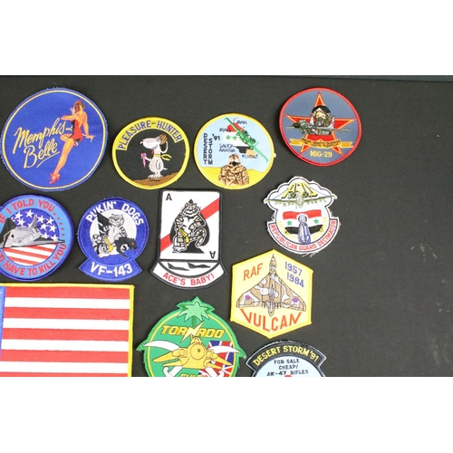 148 - A large collection of reproduction military and air force cloth badges and patches.