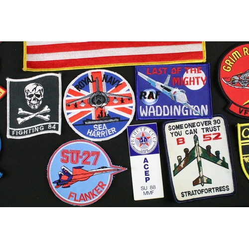 148 - A large collection of reproduction military and air force cloth badges and patches.