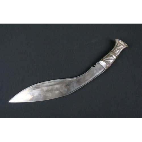 169 - An early 20th century (c.1920-30) Chirra Kukri knife, steel fullered blade, wooden handle with white... 