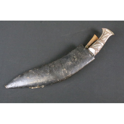 169 - An early 20th century (c.1920-30) Chirra Kukri knife, steel fullered blade, wooden handle with white... 