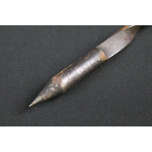 228 - A World War One / WW1 German Luftstreitkräfte / Luftwaffe aerial dart / flechette, approx 15cm in le... 