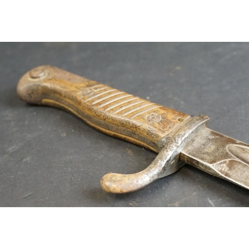 251 - A World War One / WW1 German Ernst Busch Solingen M95 Mauser Bayonet, inspection marks to the spine,... 