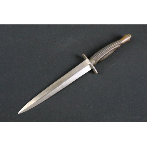 26 - A Fairbairn Sykes Commando Knife / Dagger marked with the crossed keys logo of A.J. Nowill & Son tog... 