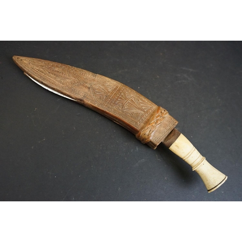 277 - A small vintage Kukri knife, steel blade with twin grooved fullers, turned bone handle, blade measur... 