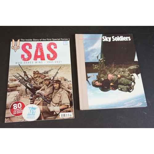 292 - A group of Special Air Service / S.A.S. collectables to include books, badges...etc..