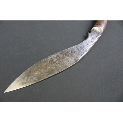 312 - A mid 20th century World War Two / WW2 era Kukri knife, single groove fullered steel blade, turned w... 