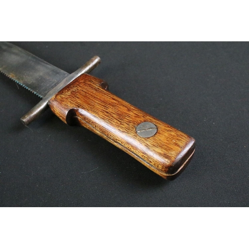 320 - A mid to late 20th century handmade fighting knife, steel blade on two piece wooden handle with matc... 