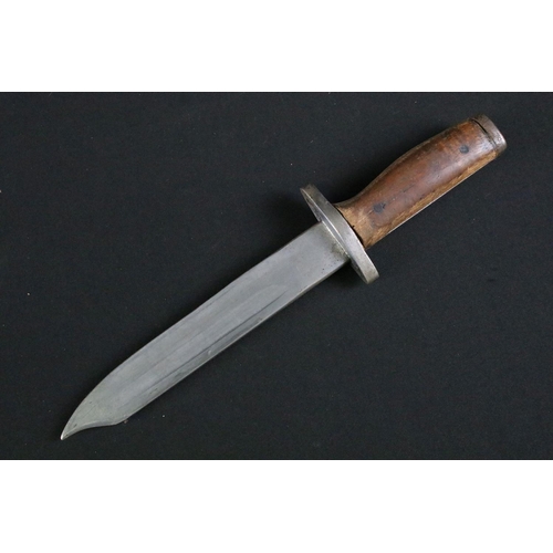 321 - An early to mid 20th century British repurposed bayonet trench fighting knife, steel blade measuring... 