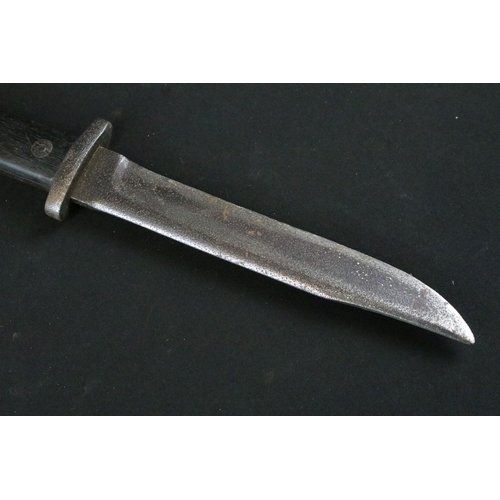 322 - An early to mid 20th century repurposed bayonet trench fighting knife, steel blade measuring approx ... 