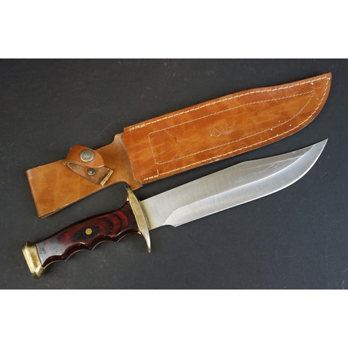 351 - A collection of three hunting / scouting sheath knives to include a William Rodgers example, all com... 