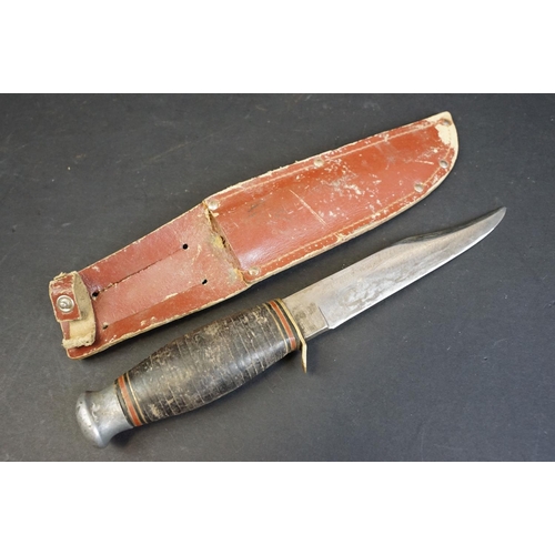 351 - A collection of three hunting / scouting sheath knives to include a William Rodgers example, all com... 