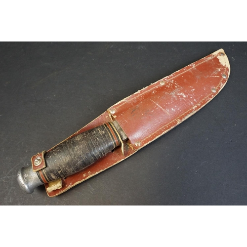 351 - A collection of three hunting / scouting sheath knives to include a William Rodgers example, all com... 