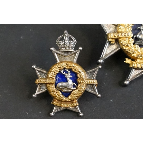 408 - A British The Derbyshire Regiment officers cap badge with Queen Victoria Crown together with a pair ... 