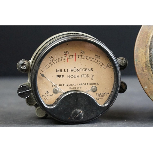 425 - Two British Air Ministry / Royal Air Force aircraft gauges with one carrying the broad arrow mark.