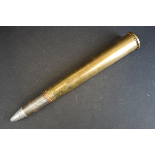 428 - A World War Two / WW2 British inert 40mm brass artillery shell case, dated 1939 to the base.