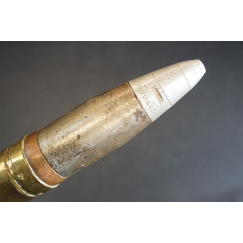 428 - A World War Two / WW2 British inert 40mm brass artillery shell case, dated 1939 to the base.