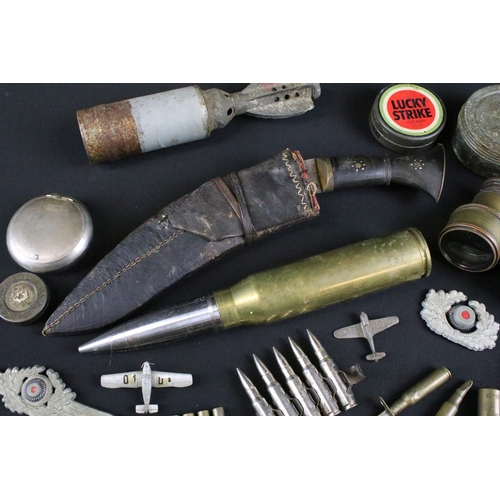 459 - A group of mixed military collectables to include a Kukri knife, inert artillery shell, inert bullet... 