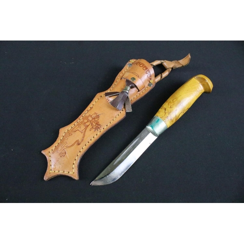 460 - A William Rogers of Sheffield scouting / hunting sheath knife, blade measures approx 14cm, handle me... 