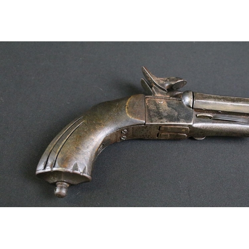 482 - A 19th Century double barrel Percussion Pistol. The pistol with double barrel, fronting the mechanis... 