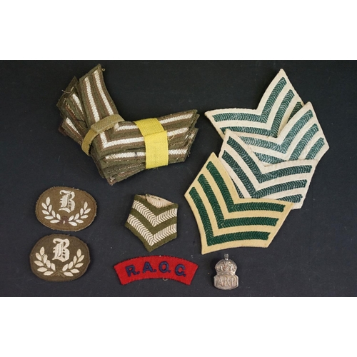 513 - A small collection of British military issued cloth badges to include Royal Army ordnance Corps toge... 