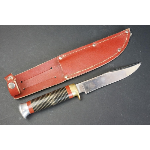 73 - A collection of three William Rogers of Sheffield, British made scouting / hunting knives, all compl... 