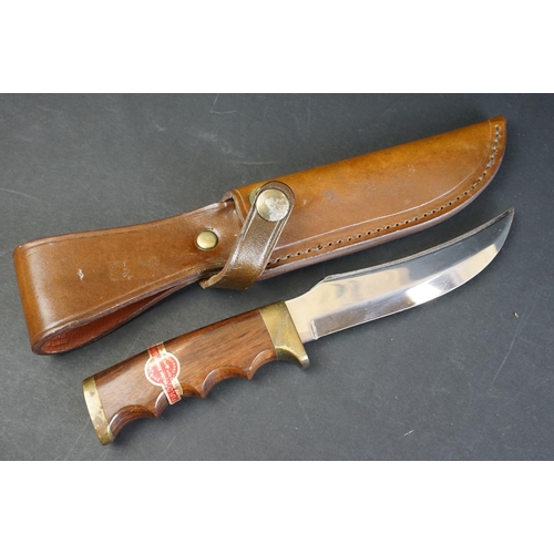 73 - A collection of three William Rogers of Sheffield, British made scouting / hunting knives, all compl... 