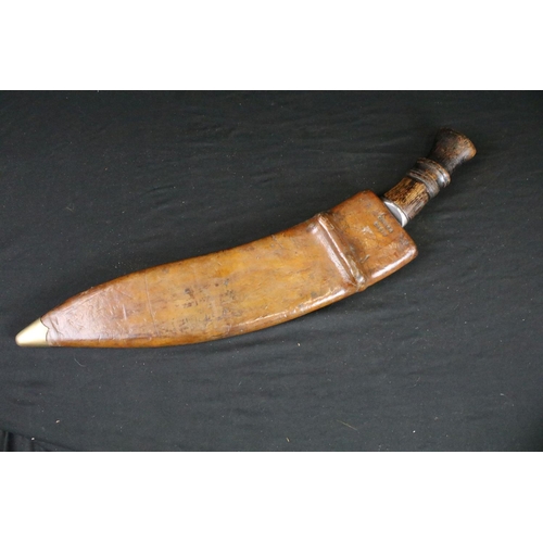 82 - A World War Two / WW2 Battalion blade Kukri knife, steel blade with wooden handle, blade length appr... 