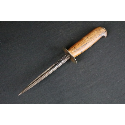 96 - A World War One / WW1 trench fighting knife, the cruciform blade used from a Epee Label bayonet, bla... 