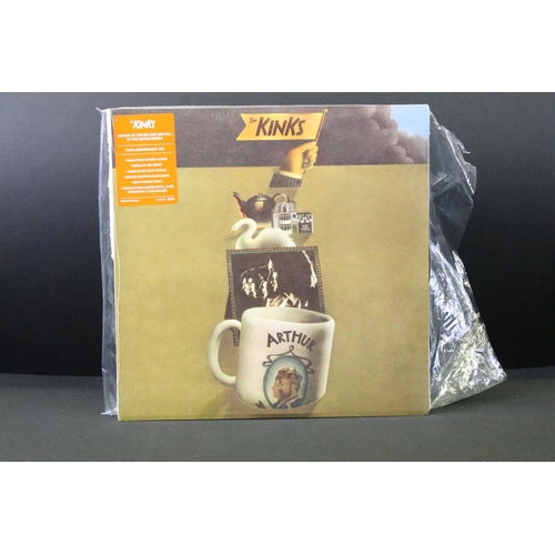 163 - Vinyl / Book - 2 limited edition LPs and one book by The Kinks to include: The Kinks : Everybody's i... 