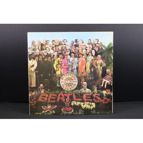 171 - Vinyl - 3 The Beatles LPs to include Sgt Pepper x 2 and Magical Mystery Tour.  First Sgt Pepper is o... 