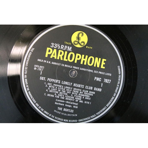 171 - Vinyl - 3 The Beatles LPs to include Sgt Pepper x 2 and Magical Mystery Tour.  First Sgt Pepper is o... 