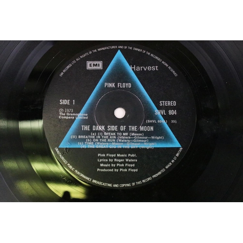 173 - Vinyl - 3 UK copies of Pink Floyd Dark Side Of The Moon to include: A10/B9 Vg, A10/B9 Vg-, A11/B11 V... 