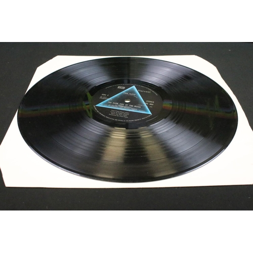 173 - Vinyl - 3 UK copies of Pink Floyd Dark Side Of The Moon to include: A10/B9 Vg, A10/B9 Vg-, A11/B11 V... 