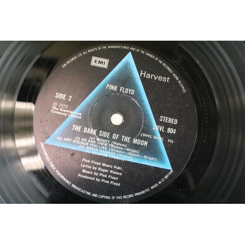 173 - Vinyl - 3 UK copies of Pink Floyd Dark Side Of The Moon to include: A10/B9 Vg, A10/B9 Vg-, A11/B11 V... 