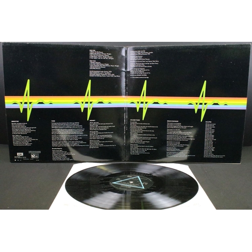 173 - Vinyl - 3 UK copies of Pink Floyd Dark Side Of The Moon to include: A10/B9 Vg, A10/B9 Vg-, A11/B11 V... 