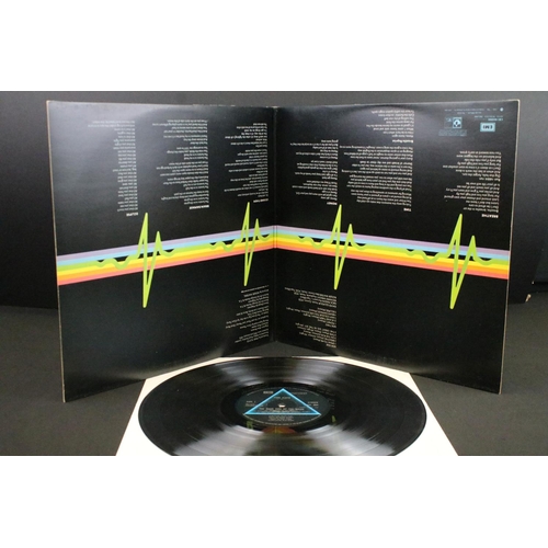 173 - Vinyl - 3 UK copies of Pink Floyd Dark Side Of The Moon to include: A10/B9 Vg, A10/B9 Vg-, A11/B11 V... 