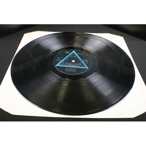 173 - Vinyl - 3 UK copies of Pink Floyd Dark Side Of The Moon to include: A10/B9 Vg, A10/B9 Vg-, A11/B11 V... 