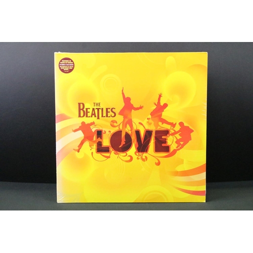 80 - Vinyl / CD's - The Beatles, one box set and 3 LPs to include: Abbey Road (Apple Records – 0602577921... 