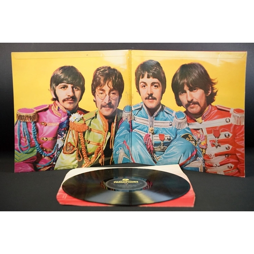 106 - Vinyl - 8 Beatles LPs to include Sgt Pepper (PMC 7027 UK mono pressing with flipback gatefold, yello... 