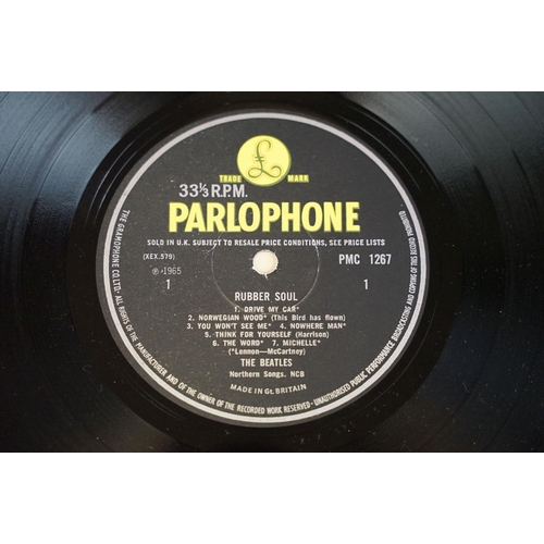 106 - Vinyl - 8 Beatles LPs to include Sgt Pepper (PMC 7027 UK mono pressing with flipback gatefold, yello... 