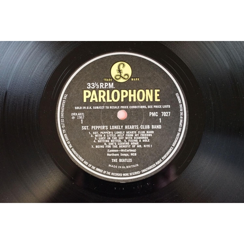 12 - Vinyl - The Beatles - Sgt. Pepper's Lonely Hearts Club Band LP on Parlophone Records, PMC 7027. Orig... 