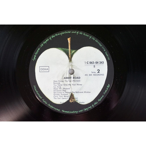 18 - Vinyl - 4 The Beatles LPs to include The White Album (top loader, stereo pressing ,No. 0416677, Mfd.... 