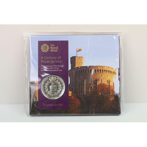 137 - A collection of eleven Royal Mint brilliant uncirculated United Kingdom £5 and Crown collectors coin... 